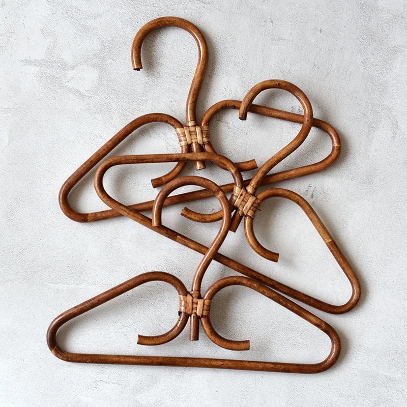 Cintre rotin marron et rustique pour enfant
