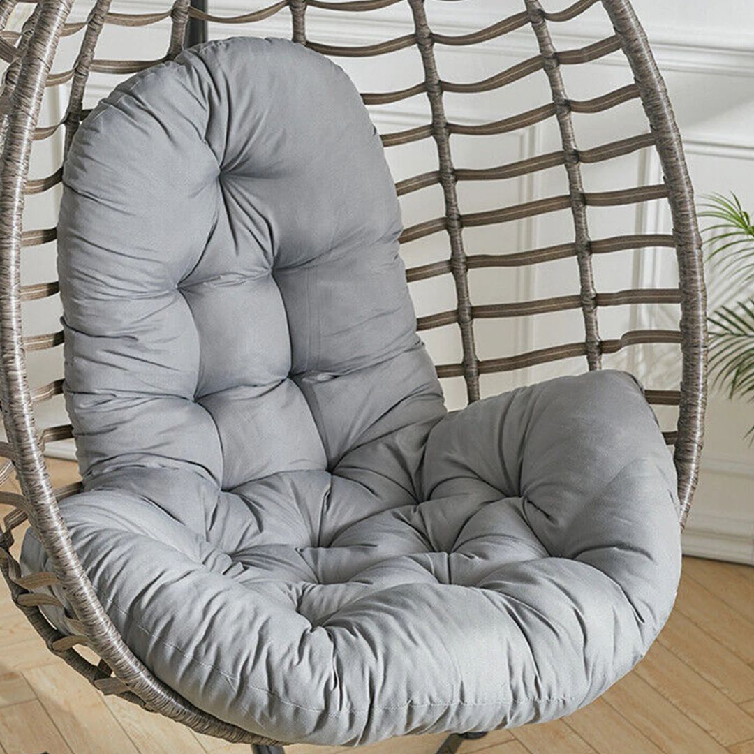 Coussin fauteuil rotin gris et confortable
