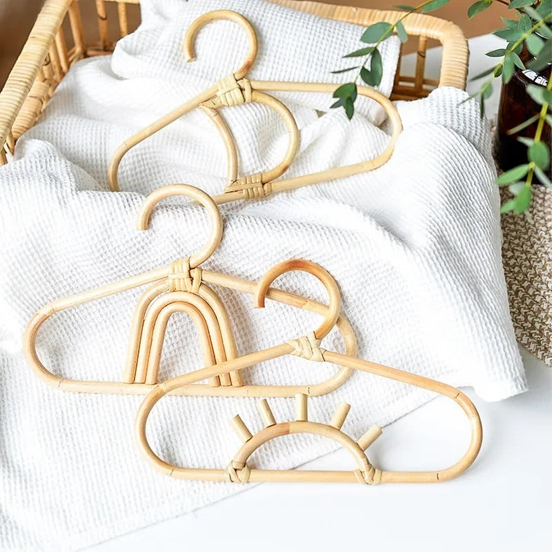 Lot de 3 cintres rotin pour enfant