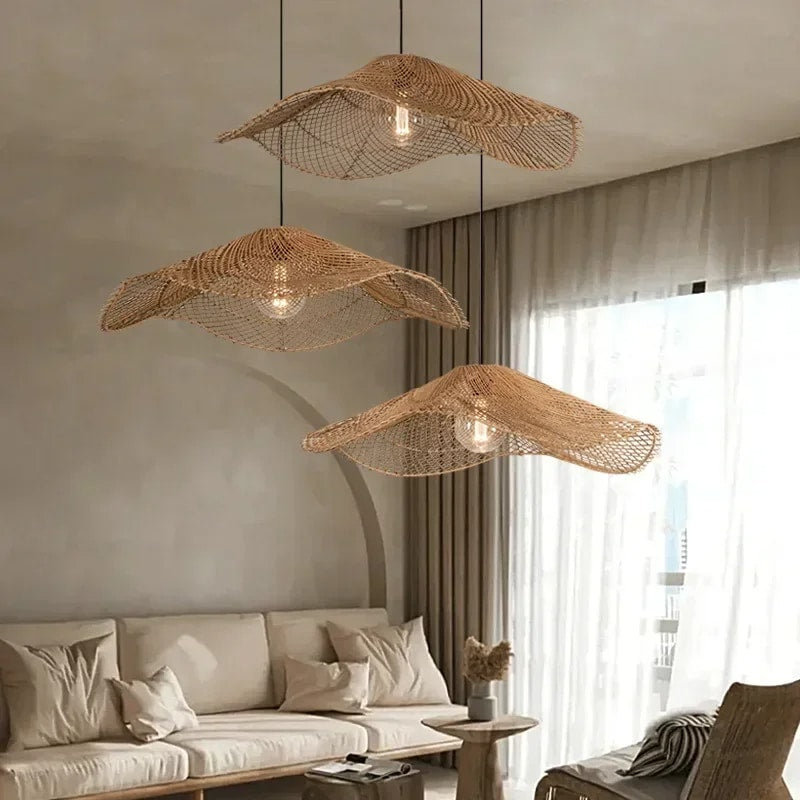 Lustre rotin à trois têtes en forme de chapeaux