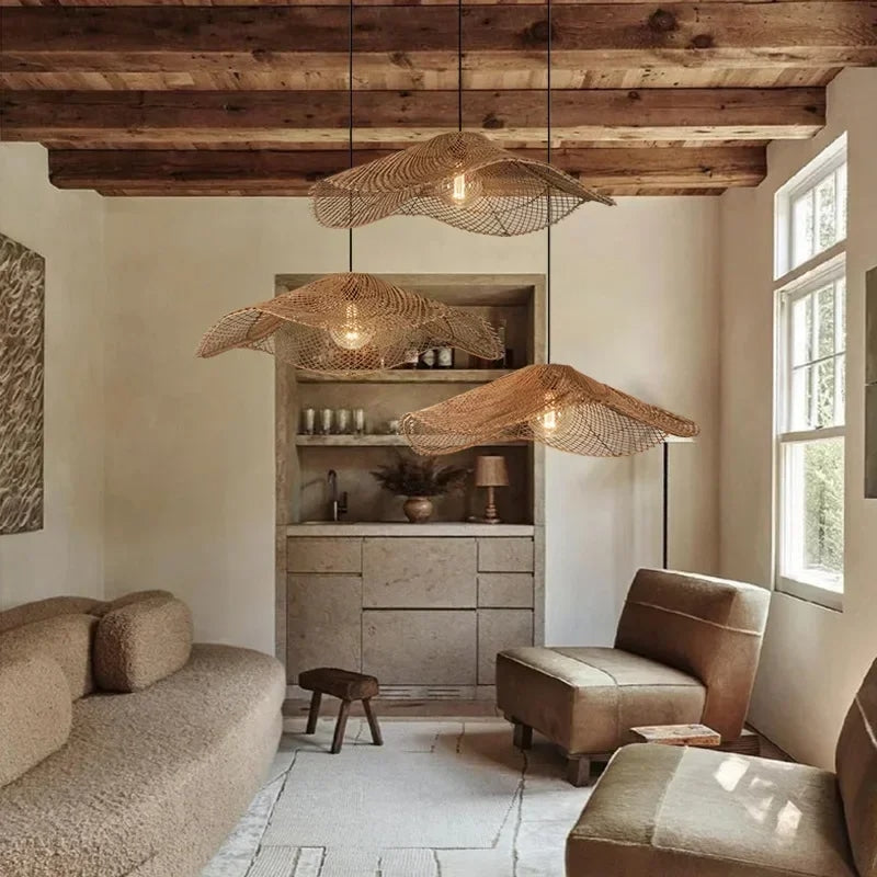 Lustre rotin à trois têtes en forme de chapeaux