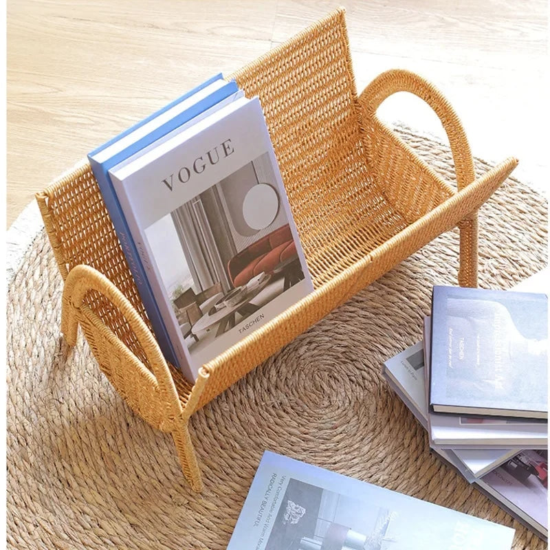 Porte revue rotin compact et pratique