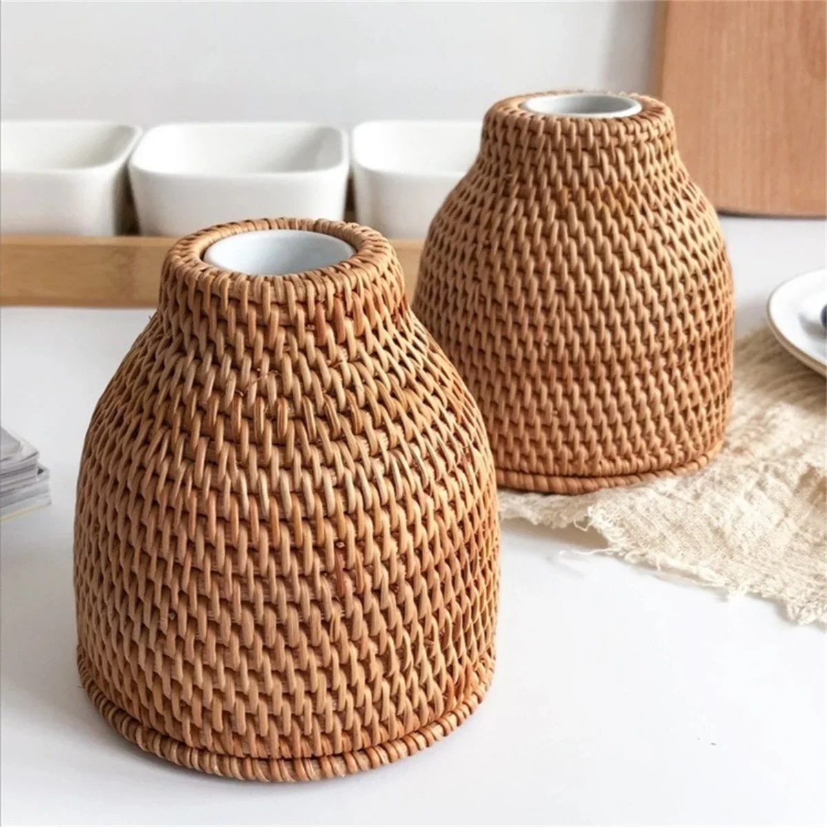 Vase rotin design avec pot en céramique
