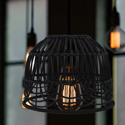 Abat-jour rotin noir artisanal et minimaliste