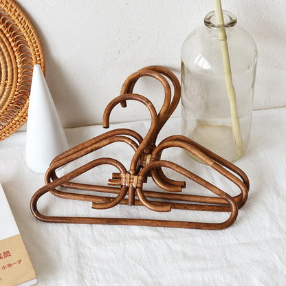 Cintre rotin marron et rustique pour enfant