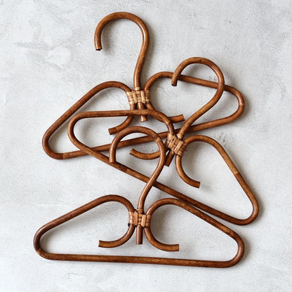 Cintre rotin marron et rustique pour enfant
