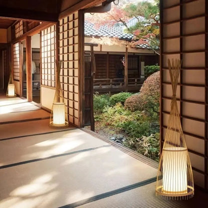 Lampadaire rotin et bambou de style asiatique