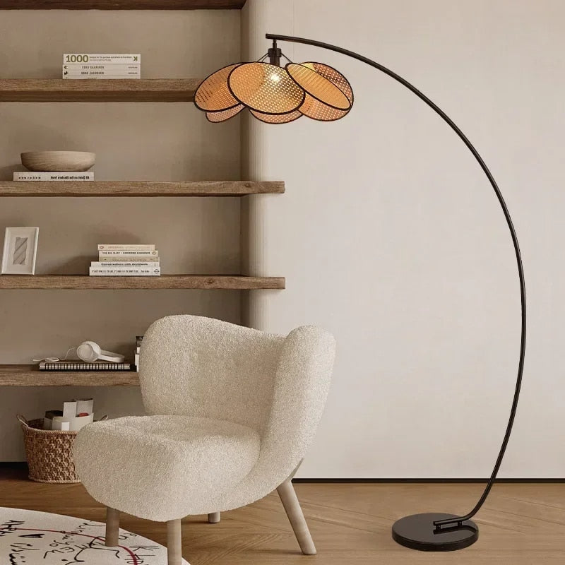 Lampadaire rotin au design de fleur