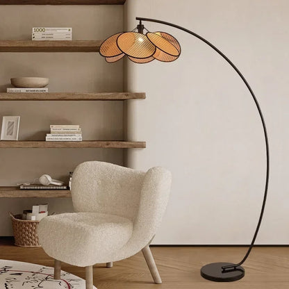 Lampadaire rotin au design de fleur