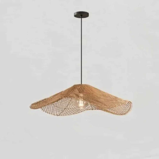Lustre rotin en forme de chapeau
