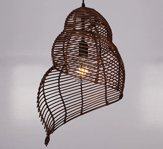 Lustre rotin en forme de coquillage
