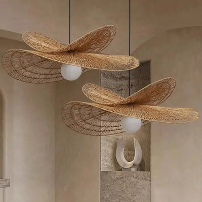 Plafonnier rotin décoratif en forme de chapeau