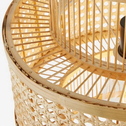 Suspension rotin élégante au design artistique