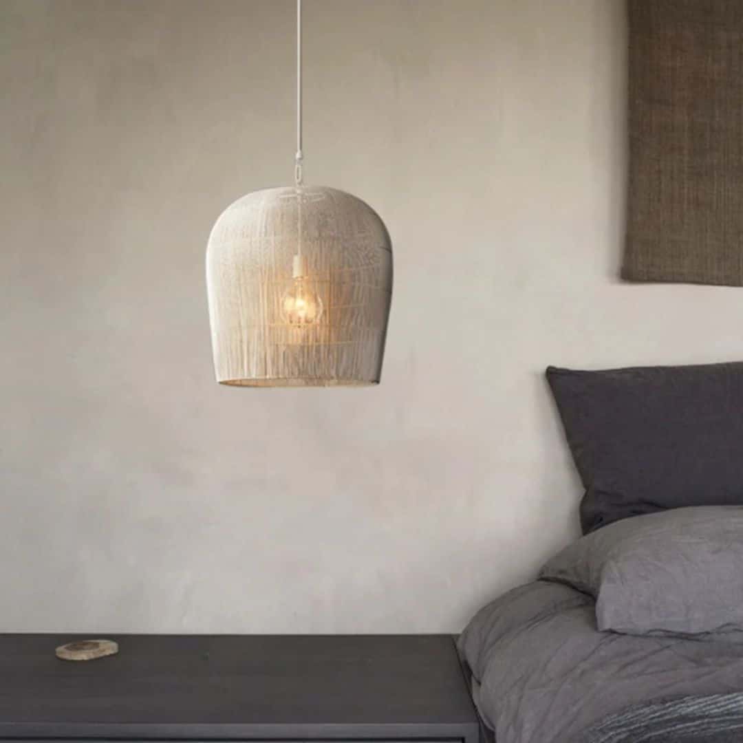 Suspension rotin blanc en forme de cloche