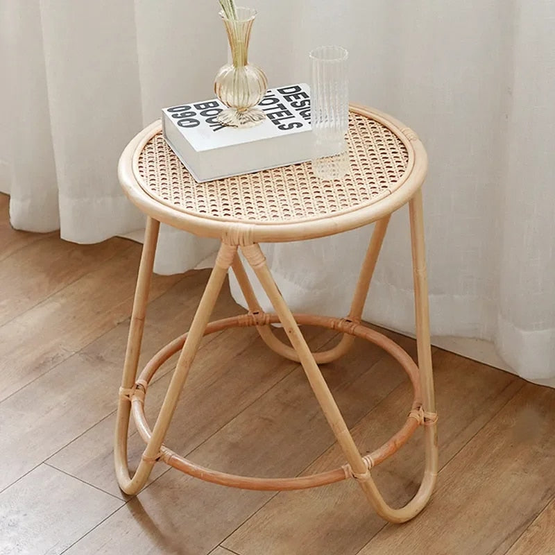 Table basse rotin ronde et minimaliste
