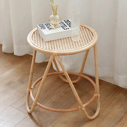 Table basse rotin ronde et minimaliste