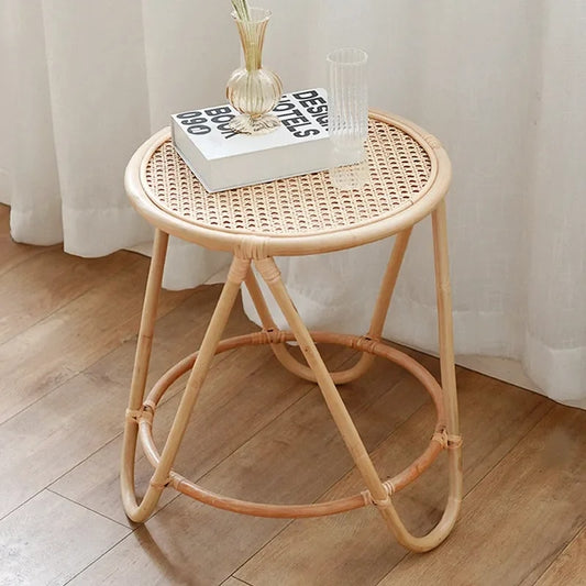 Table basse rotin ronde et minimaliste