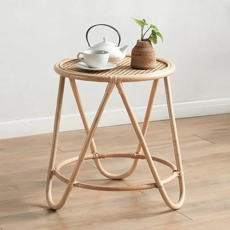 Table basse rotin ronde et minimaliste