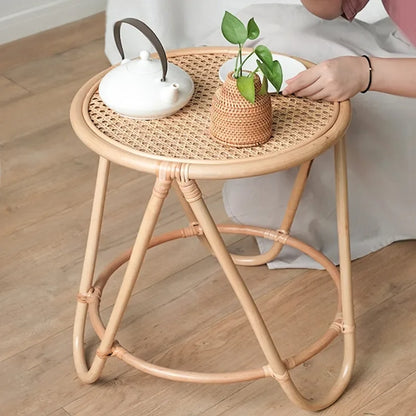 Table basse rotin ronde et minimaliste
