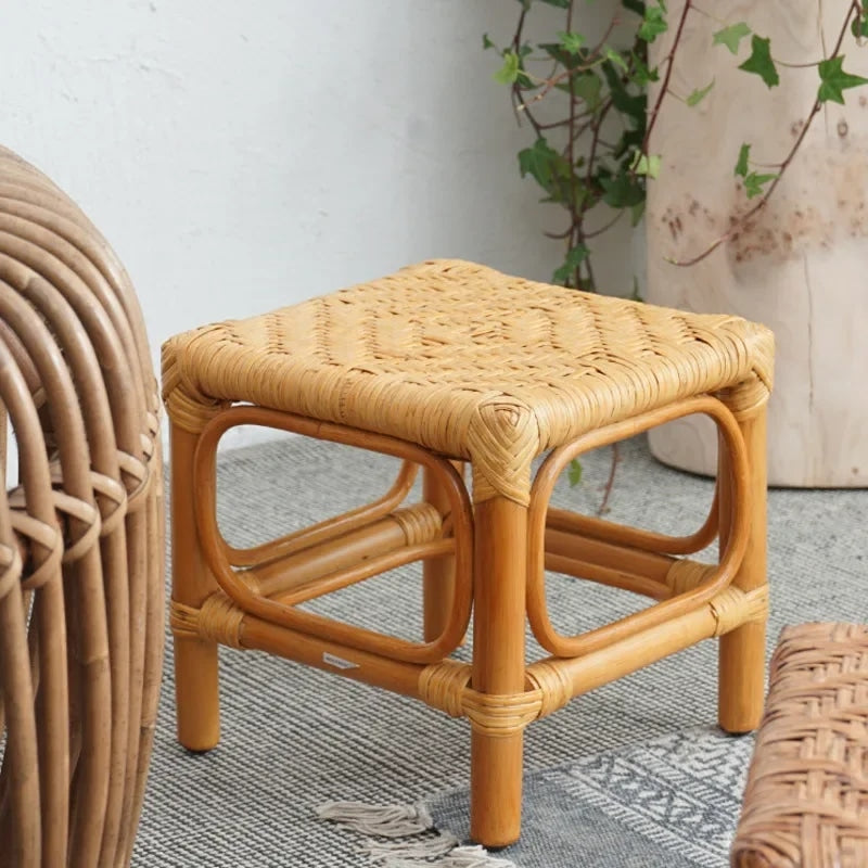 Tabouret rotin carré pratique style rétro
