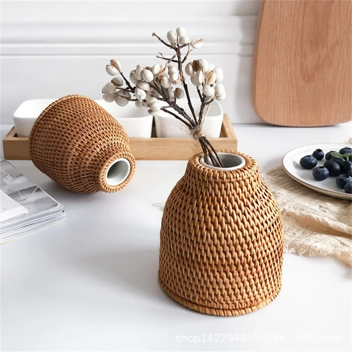 Vase rotin design avec pot en céramique