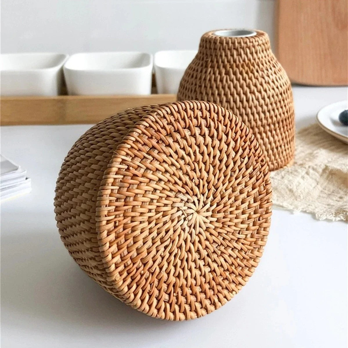 Vase rotin design avec pot en céramique
