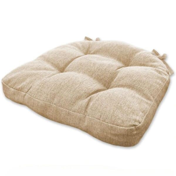 Coussin fauteuil rotin carré et moderne sur fond blanc