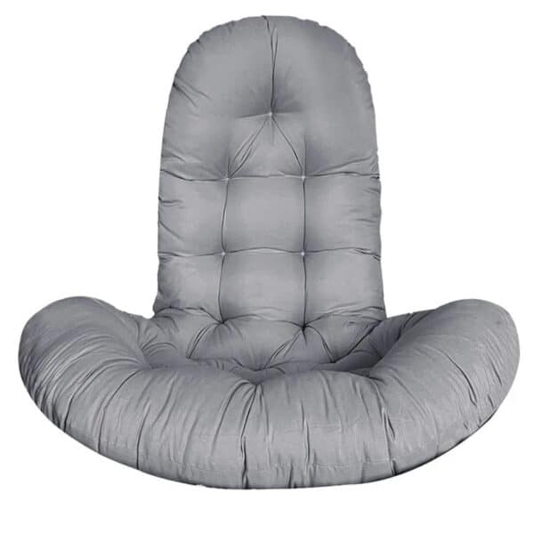 Coussin fauteuil rotin gris et confortable sur fond blanc