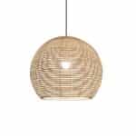 Suspension rotin blanc de style asiatique sur fond blanc