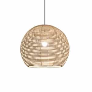 Suspension rotin blanc de style asiatique sur fond blanc