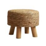 Tabouret rotin rond et simple style vintage sur fond blanc